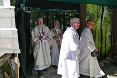 Festgottesdienst zum 1.000 Todestag des Heiligen Heimerads auf dem Hasunger Berg (Foto: Karl-Franz Thiede) Festgottesdienst zum 1.000 Todestag des Heiligen Heimerads auf dem Hasunger Berg (Foto: Karl-Franz Thiede)